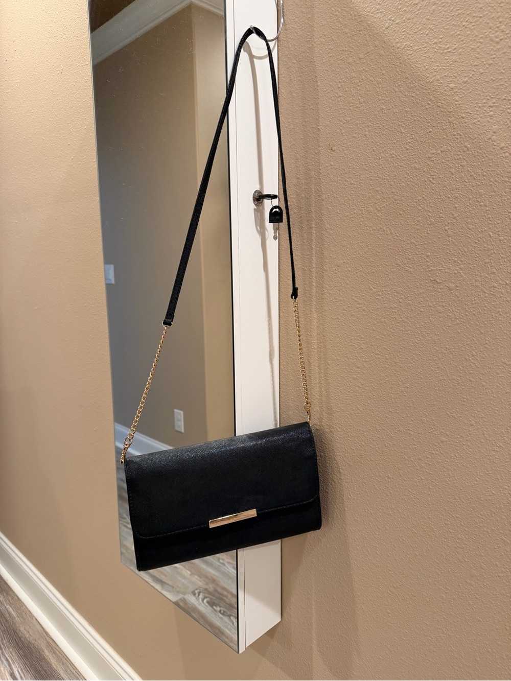 Never used Black Crossbody Chain Shoulder Bag - Unbranded